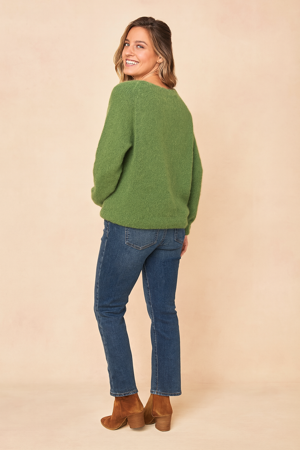 Victoria | Classic Round Neck Sweater for Women - Timeless Style and Comfortable Fit 1